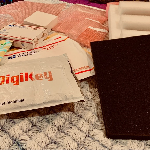 Simply thirfty shop is offering 10 4x6 boxes and  25 -4x6 anti Static for 15.00! - Picture 11 of 14